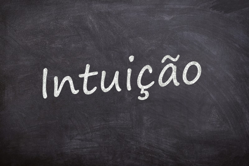 Escutando a Voz Interior: O Poder da Intuição na Jornada Espiritual